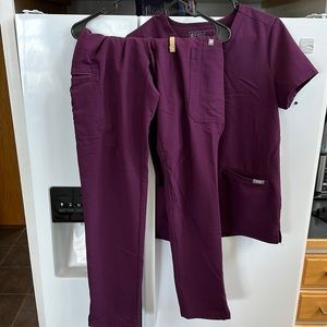 Purple figs scrub set